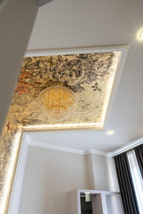 Queen Cattleya Guest house Genoa